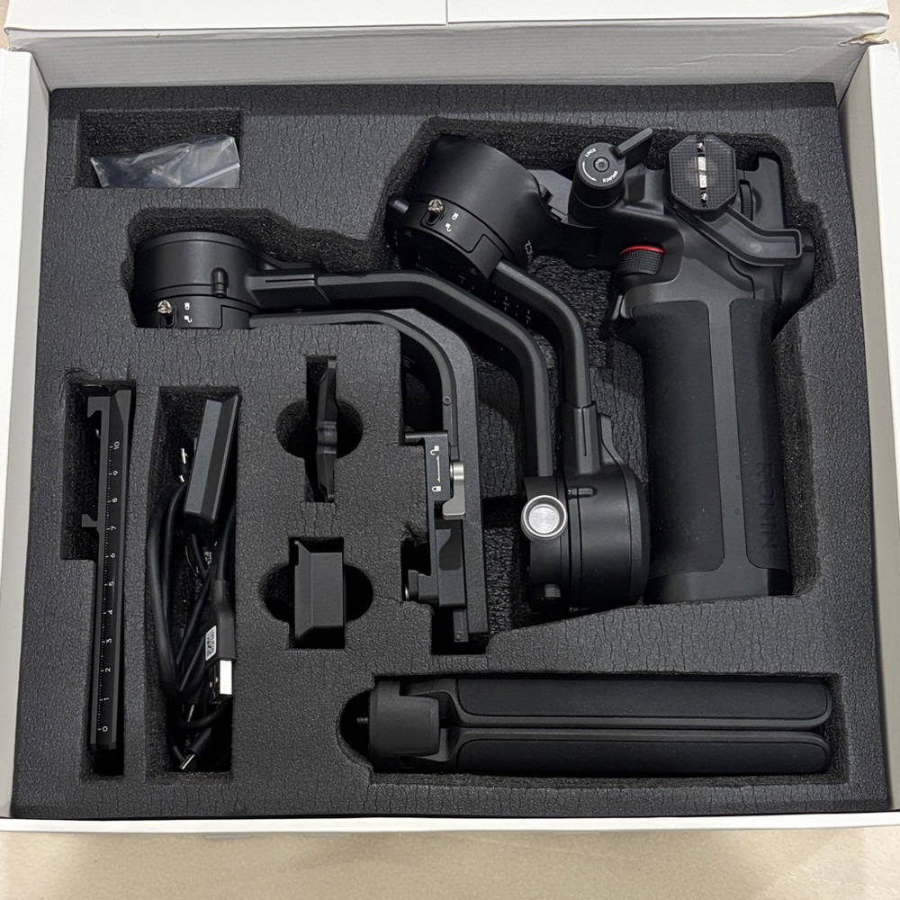 DJI RSC 2 - 3-Axis Gimbal Stabilizer